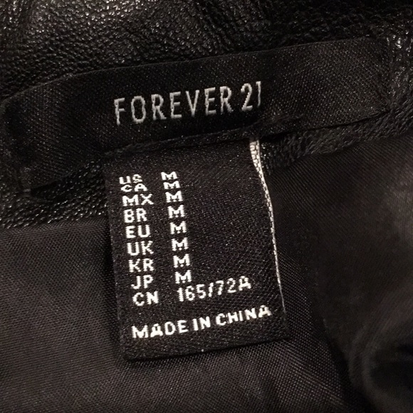 ❌ SOLD ❌ Faux leather skirt - Picture 5 of 6